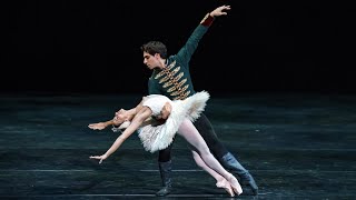 Swan Lake – Act II pas de deux Francesca Hayward Cesar Corrales The Royal Ballet [upl. by Airtemed]