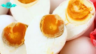 HOMEMADE FILIPINO STYLE SALTED EGGS ITLOG NA MAALAT [upl. by Marjorie]