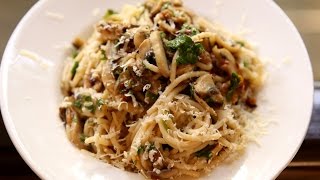 Spaghetti Aglio E Olio Recipe  Garlic Spaghetti  Italian Pasta Recipe  Ruchis Kitchen [upl. by Nitsed791]