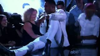 Miguel kicks two girls in the face at 2013 Billboards Music Awards ORIGINAL [upl. by Memberg104]