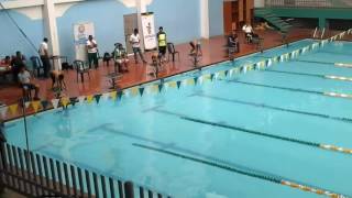 Una excelente competencia de natacion en niños [upl. by Nolyarb]