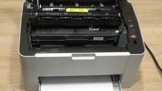 Replacing the Toner Cartridge Samsung Xpress M2026 M2026W [upl. by Sipple]