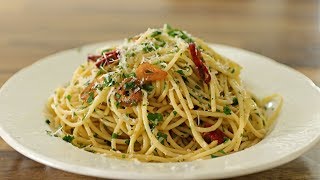 Spaghetti Aglio e Olio Recipe [upl. by Fotzsyzrk]