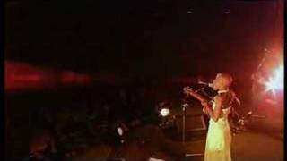 Rokia Traoré  Bowmboï LIVE Sara Nonesuch 2004 [upl. by Mckenzie977]