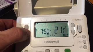 PROGRAMMATION DU THERMOSTAT HONEYWELL CM707 [upl. by Chae]