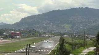 Landings and take off from Tegucigalpa Toncontin HONDURAS [upl. by Plantagenet]