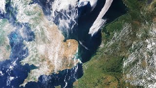 Hitzewelle 2018 Satellitenbilder zeigen die Folgen der extremen Temperaturen [upl. by Guild90]