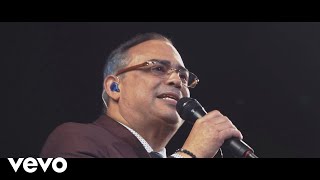 Gilberto Santa Rosa  Qué Manera de Quererte En Vivo [upl. by Eldred]